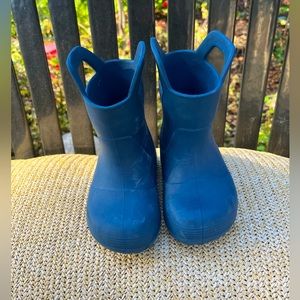 Size 7 child rubber pull-on rain boots in navy
